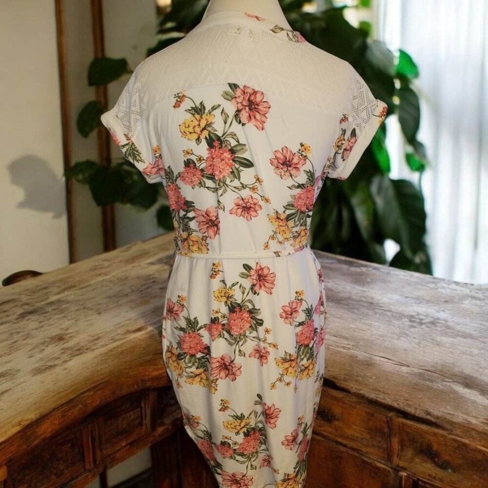 Bobbie Brooks Crochet-Back Floral Printed Belted Dress Shirt-tail Hem Size M - Picture 2 of 5